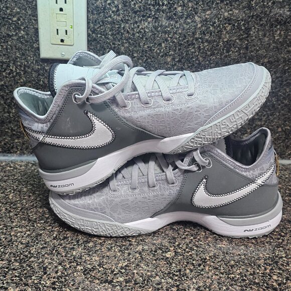 Zoom LeBron DO NOT BUY. NOT AVAILABLE - Picture 2 of 7